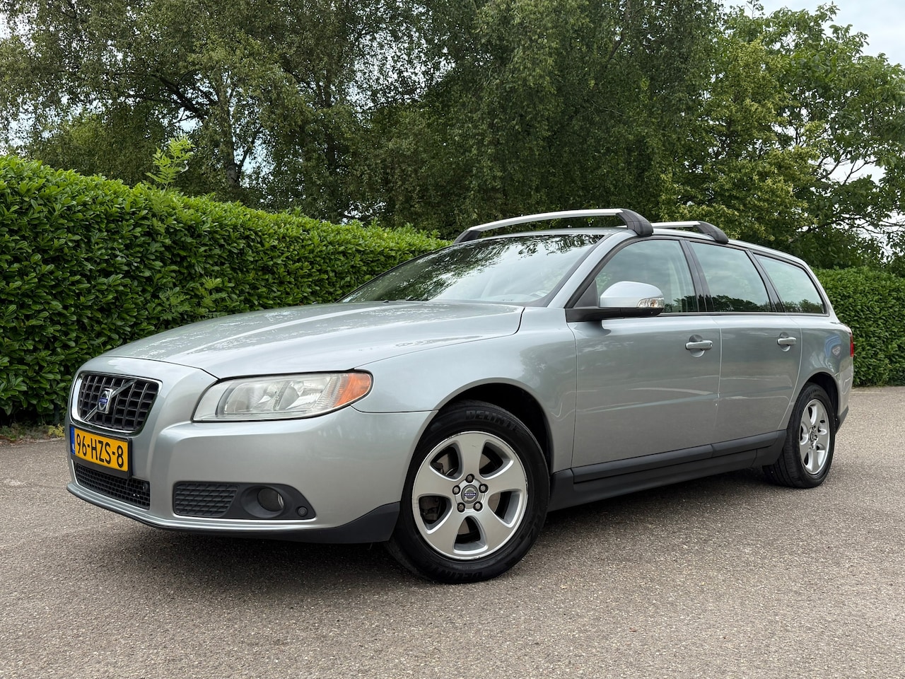 Volvo V70 - 2.0 Kinetic | Navi | Leder | Clima | 16" Velgen | Trekhaak | PDC | Cruise | - AutoWereld.nl
