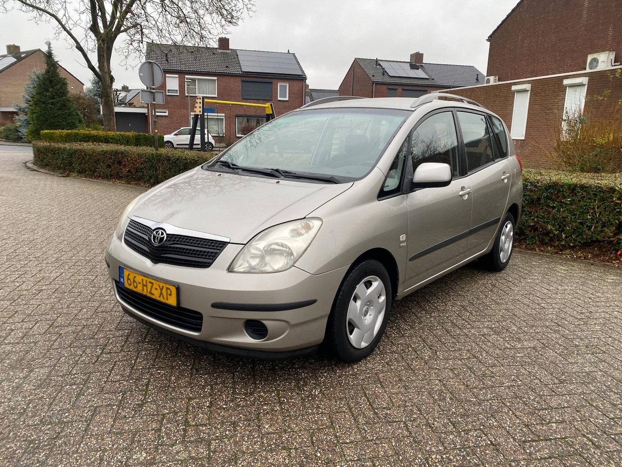 Toyota Corolla Verso - 1.6 VVT-i Linea Terra 1.6 VVT-i Linea Terra - AutoWereld.nl