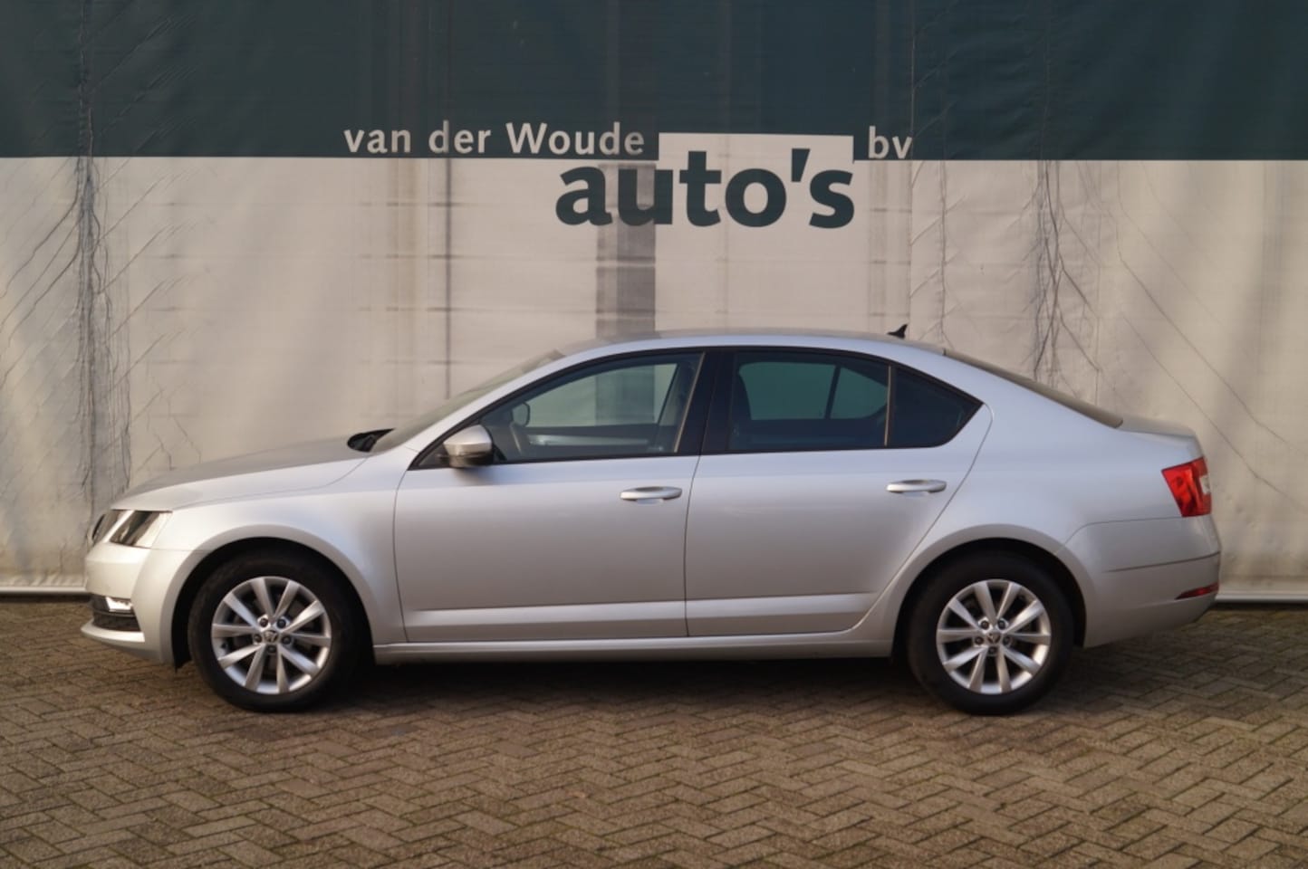 Skoda Octavia - 1.0 TSI 115pk Ambition Business -NAVI-ECC-PDC- - AutoWereld.nl