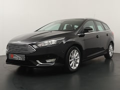 Ford Focus Wagon - 1.0 Titanium Edition - Navigatie - Stoelverwarming - Trekhaak