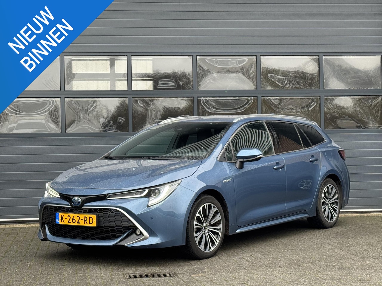 Toyota Corolla Touring Sports - 1.8 HYBRID EXECUTIVE I AUTOMAAT I TREKHAAK I CLIMATE CONTROL I P-CAMERA I ADAPT. CRUISE CO - AutoWereld.nl