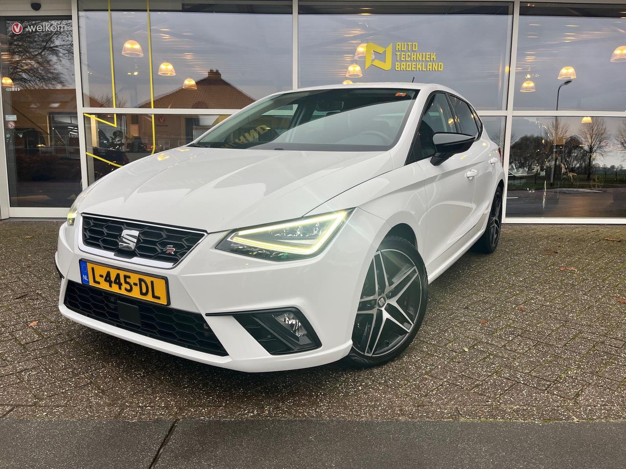 SEAT Ibiza - 1.5 EVO TSI FR BUSINESS INTENSE LED|STOELVERVARMING|ACC|CARPLAY|18INCH - AutoWereld.nl