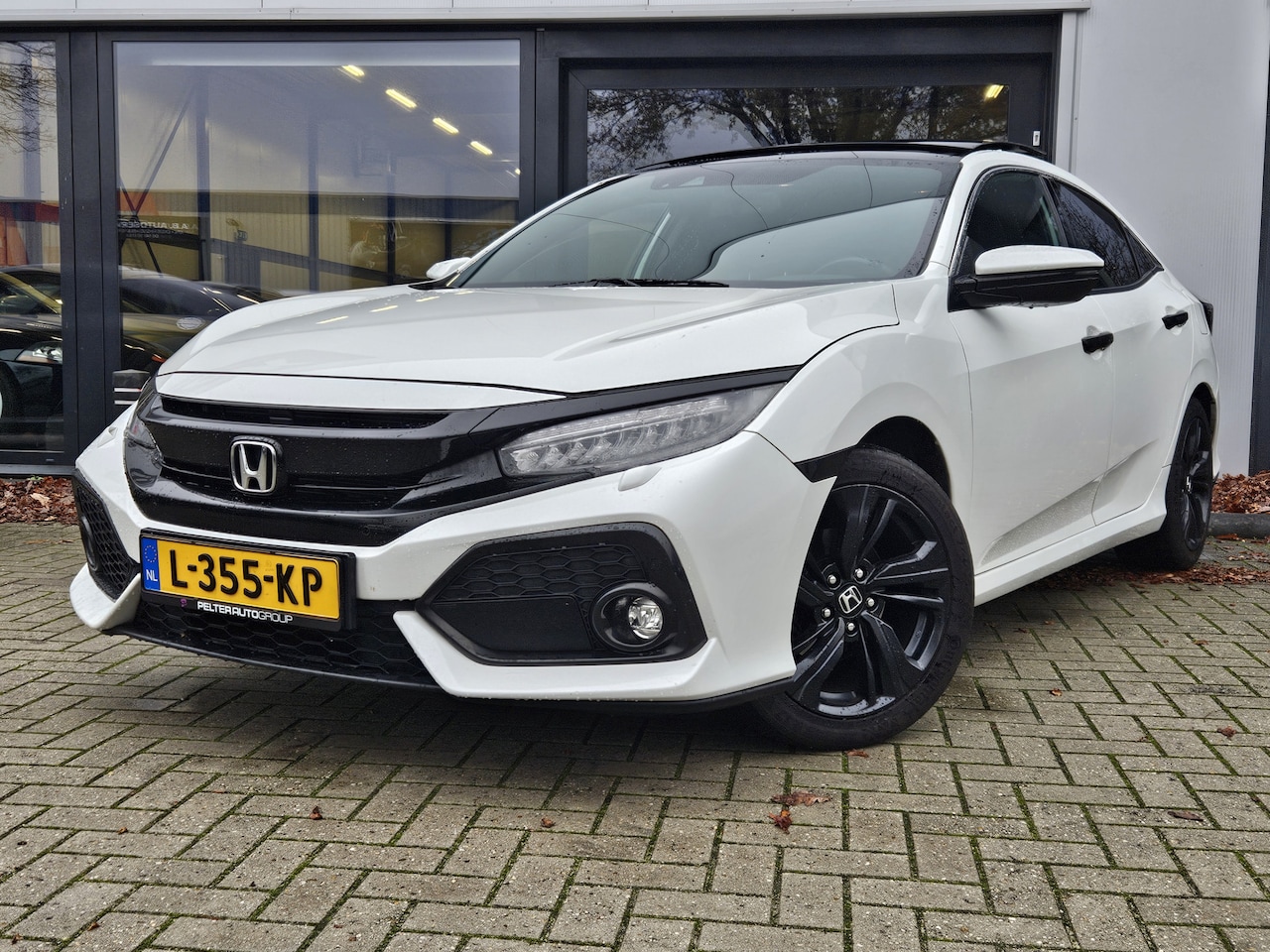 Honda Civic - 1.0 i-VTEC Premium + PANO DAK + LED + LEER + CAMERA + ADAPTIVE CRUISE - AutoWereld.nl