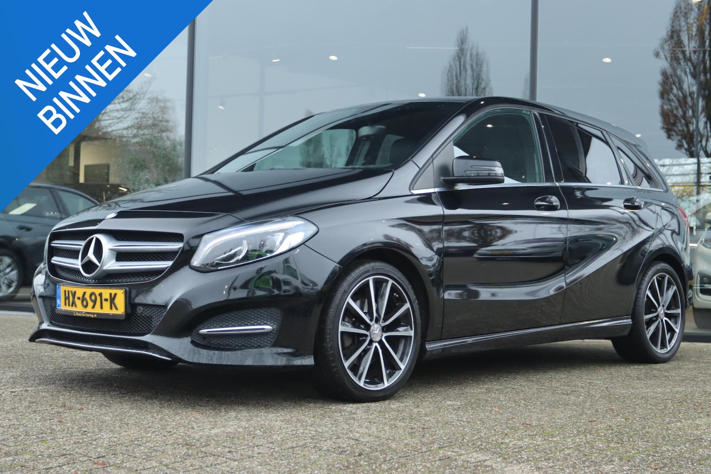 Mercedes-Benz B-klasse - 180 AMBITION | CARPLAY | LED | NAVI | CRUISE | TREKHAAK | PRIVACY - AutoWereld.nl