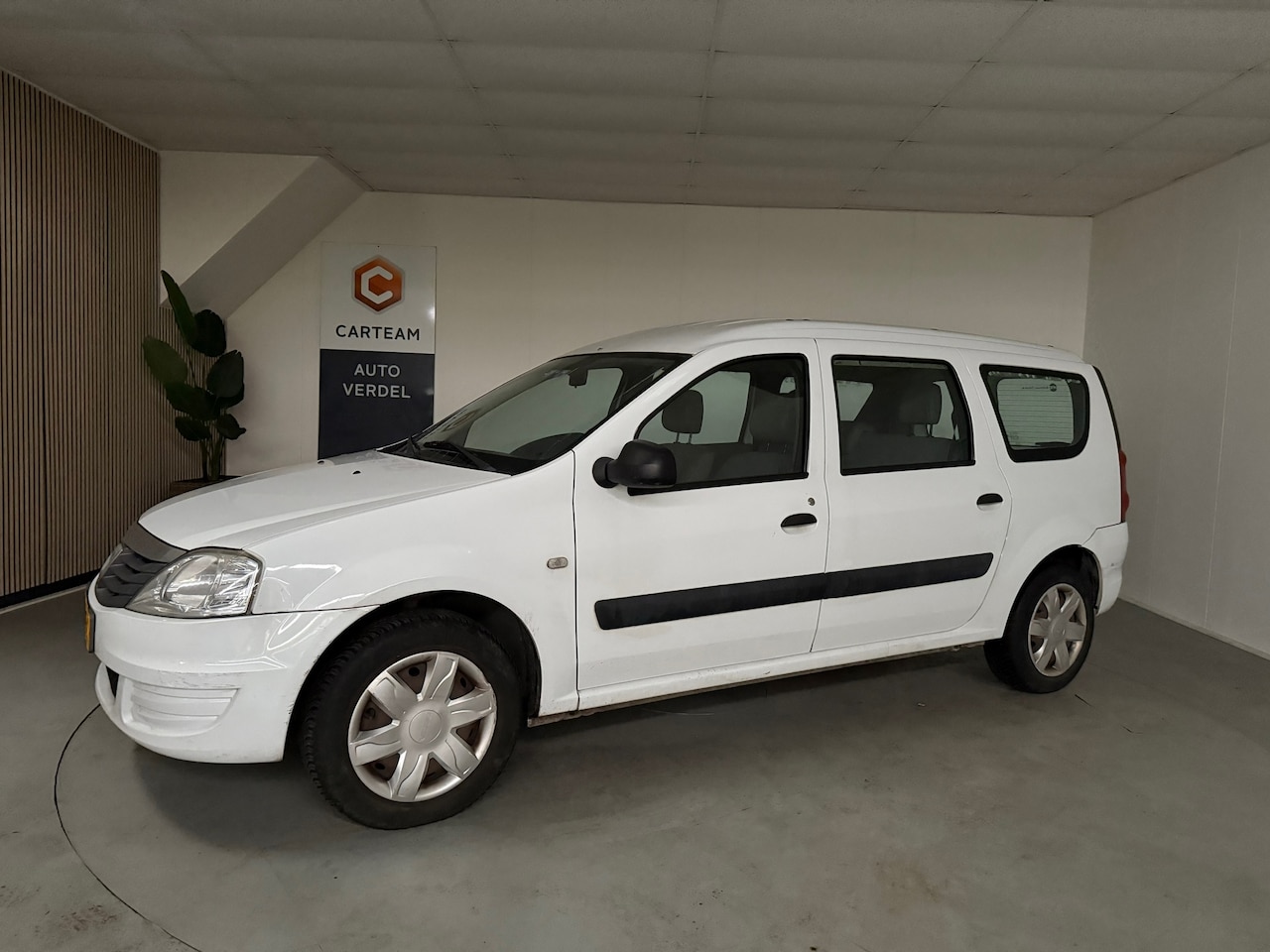 Dacia Logan MCV - 1.6 Ambiance Airco, Trekhaak - AutoWereld.nl