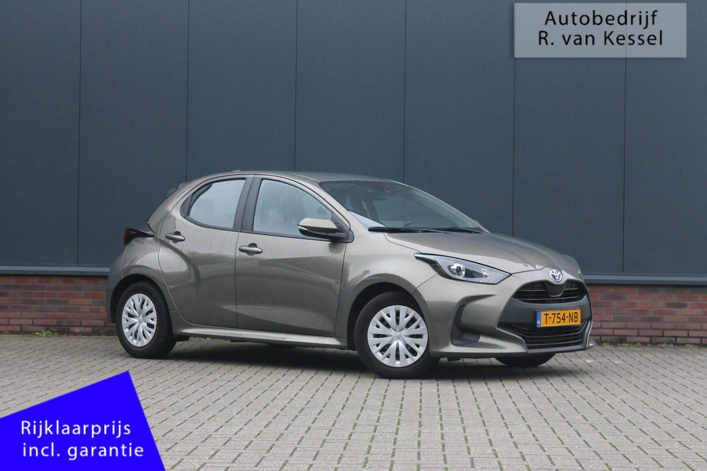 Toyota Yaris - 1.5 Hybrid 115 Active I Navigatie I Allseason banden I NL-auto - AutoWereld.nl