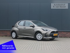Toyota Yaris - 1.5 Hybrid 115 Active I Navigatie I Allseason banden I NL-auto