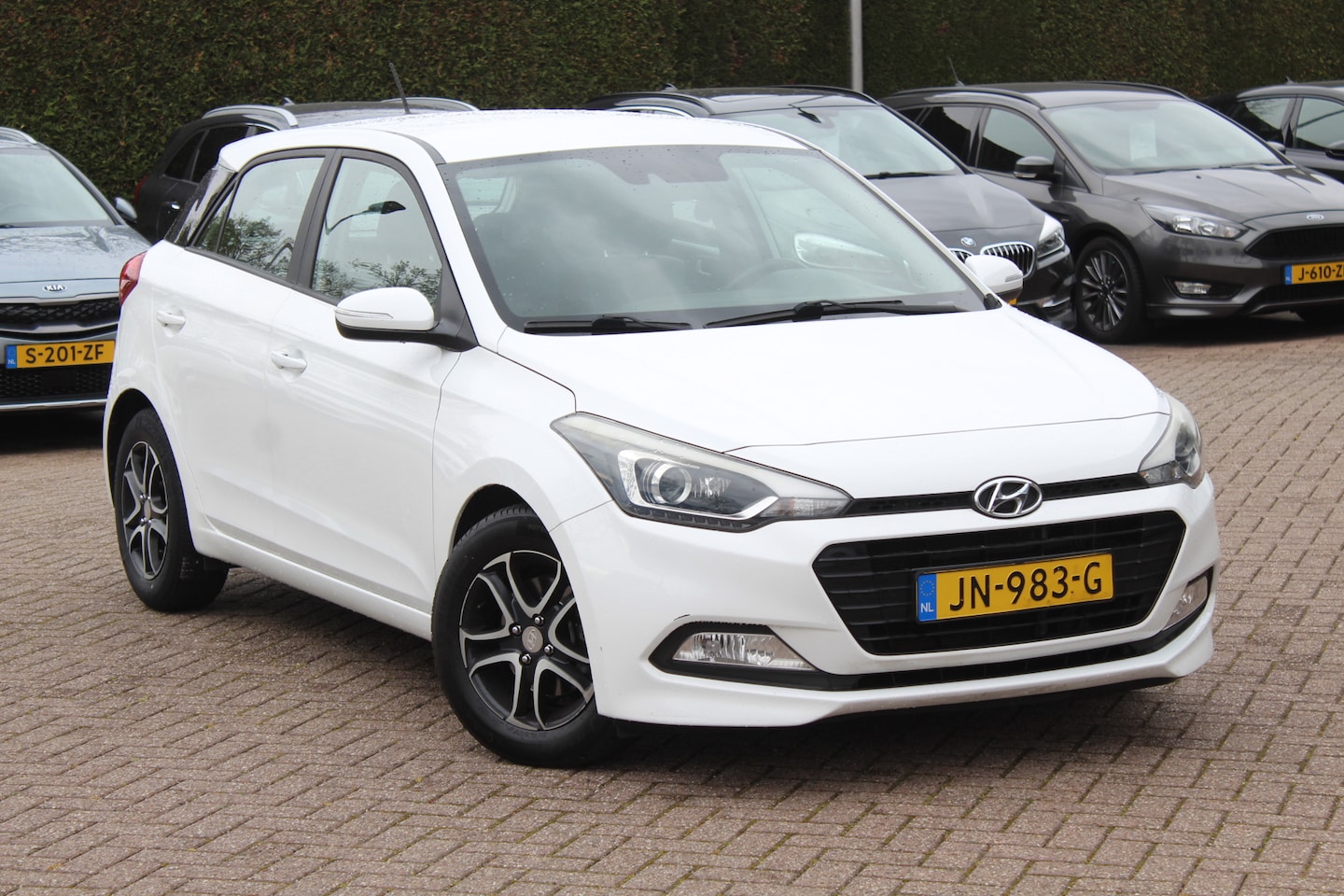 Hyundai i20 - 1.0 T-GDI Comfort / Camera / Navigatie / Bluetooth / 15'' / Parkeerhulp achter / Cruise Co - AutoWereld.nl