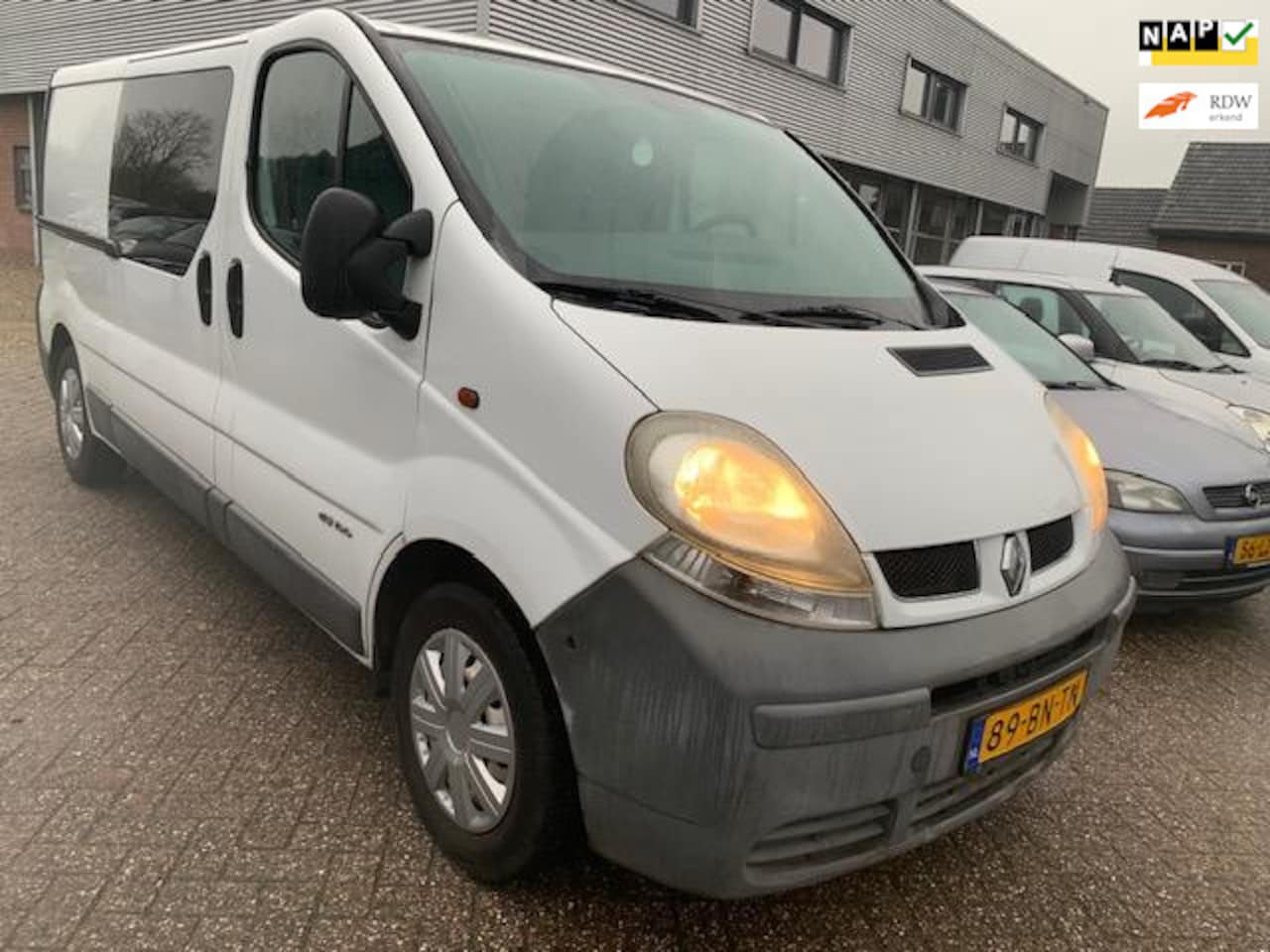 Renault Trafic - 1.9 dCi L2H1 2003 € 2450.- EXCL. BTW 1JR. APK ,ZO MEE - AutoWereld.nl