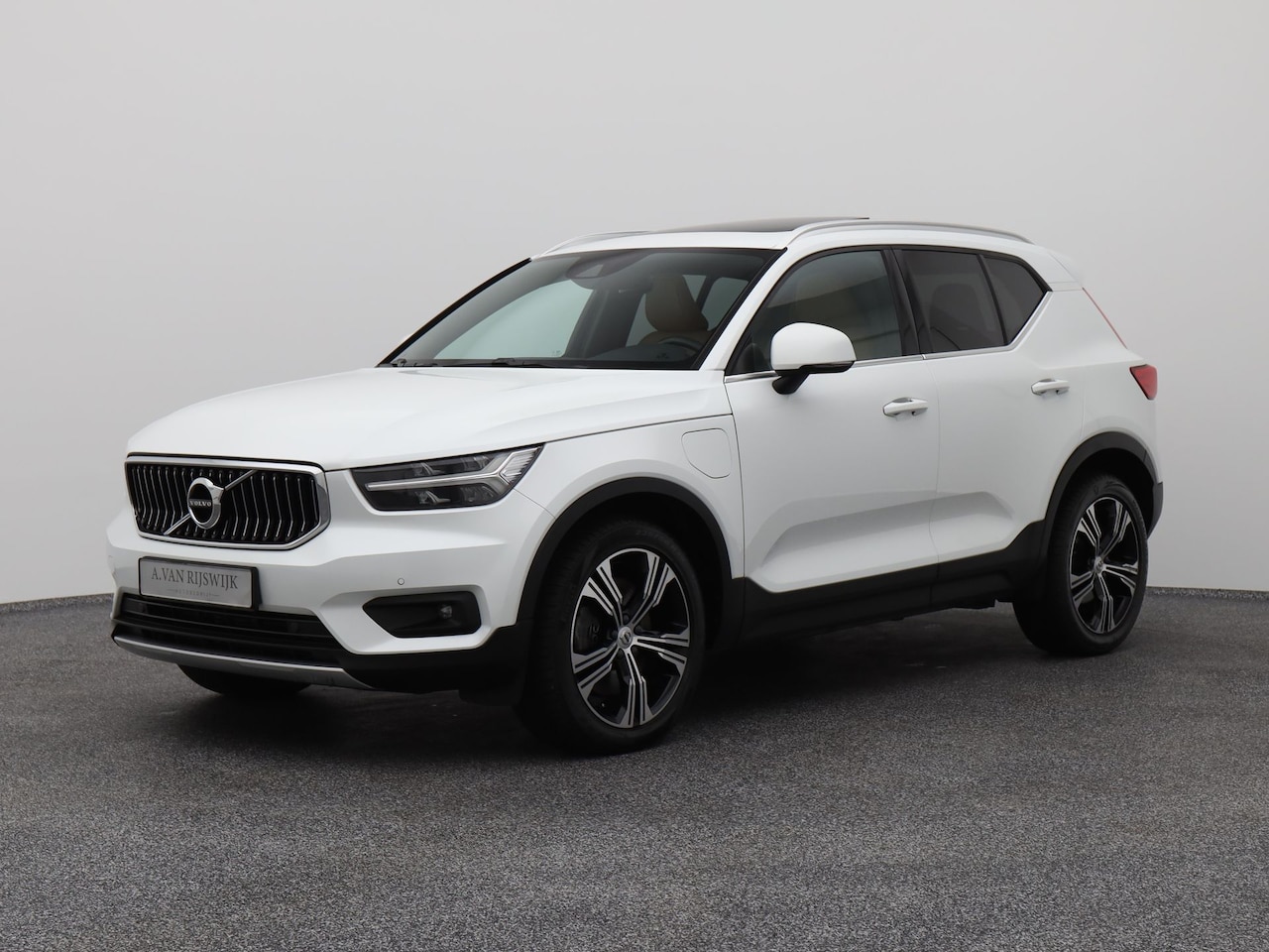 Volvo XC40 - 1.5 T5 Twin Engine Inscription | PANO | CAMERA | ADAPTIVE | H&K | KEYLESS | STOEL- EN STUU - AutoWereld.nl