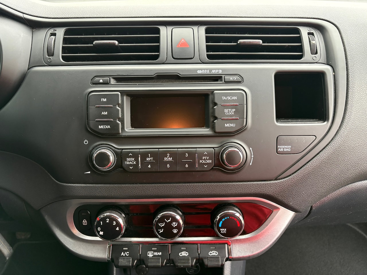 Kia Rio - 1.2 CVVT Plus Pack NAP//AIRCO//ELEC.RAMEN//5DRS//