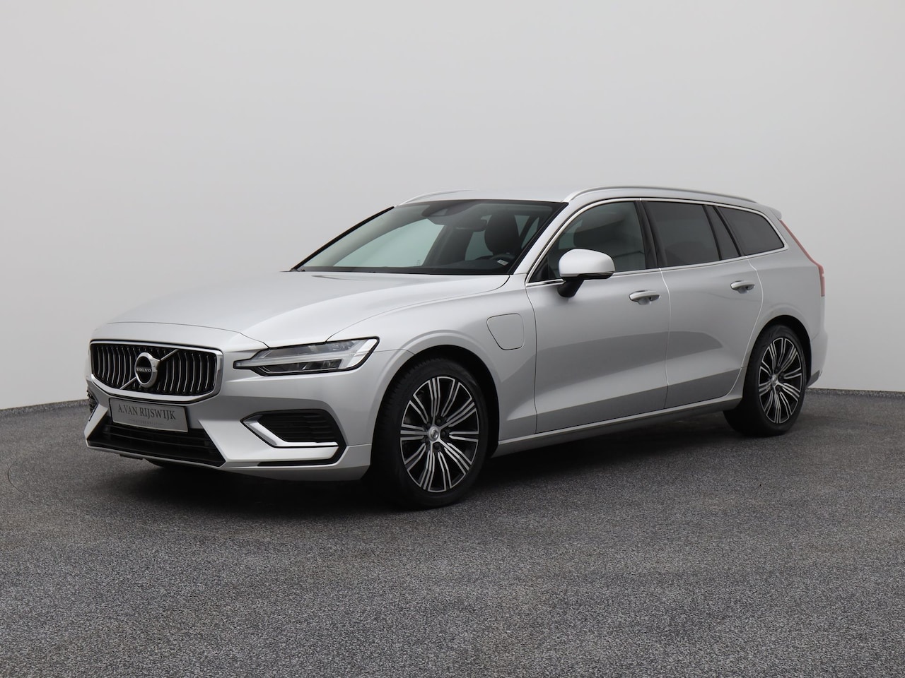 Volvo V60 - 2.0 T6 Recharge AWD Inscription Expression | CAMERA | STOEL- EN STUURVERW. | TREKHAAK - AutoWereld.nl
