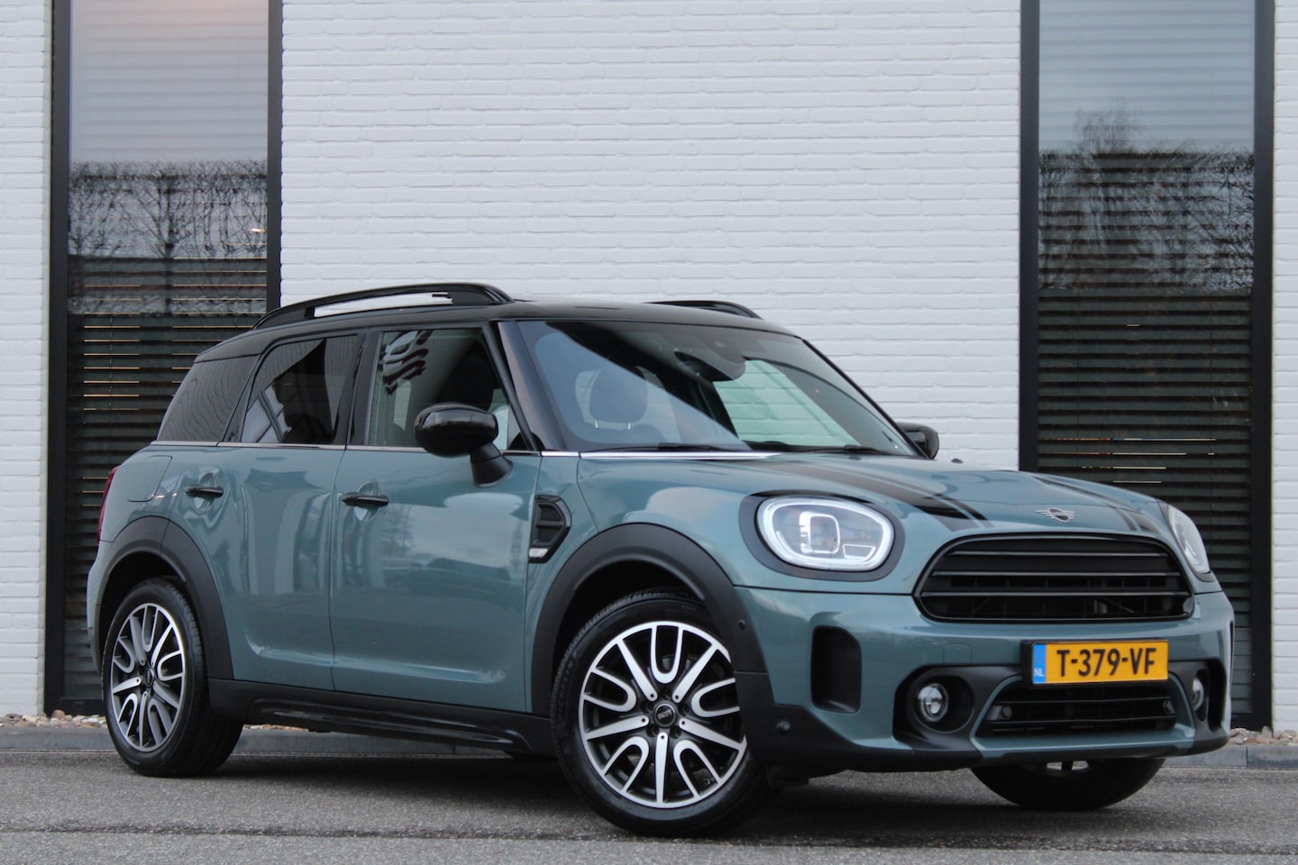 MINI Countryman - Mini 1.5 Cooper Chili / Panorama / Leer / Navi / Camera / Vol Opties / NIEUWSTAAT - AutoWereld.nl