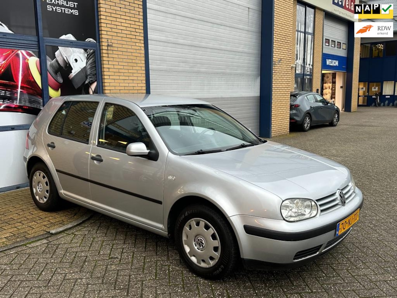 Volkswagen Golf - 1.6 1.6, automaat, climat control, elektrische ramen, nieuwe apk, velours bekleding, inruil mo - AutoWereld.nl