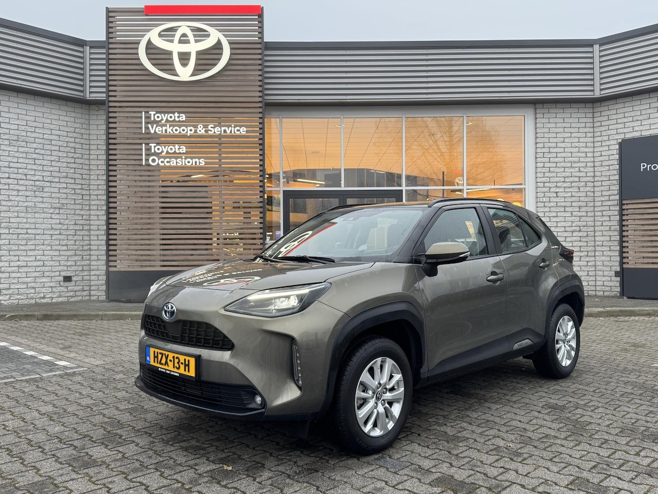 Toyota Yaris Cross - 1.5 HYBRID 115 DYNAMIC STOEL/STUURVERW EL-ACHTERKLEP HEAD-UP APPLE/ANDROID NAVI CAMERA CLI - AutoWereld.nl