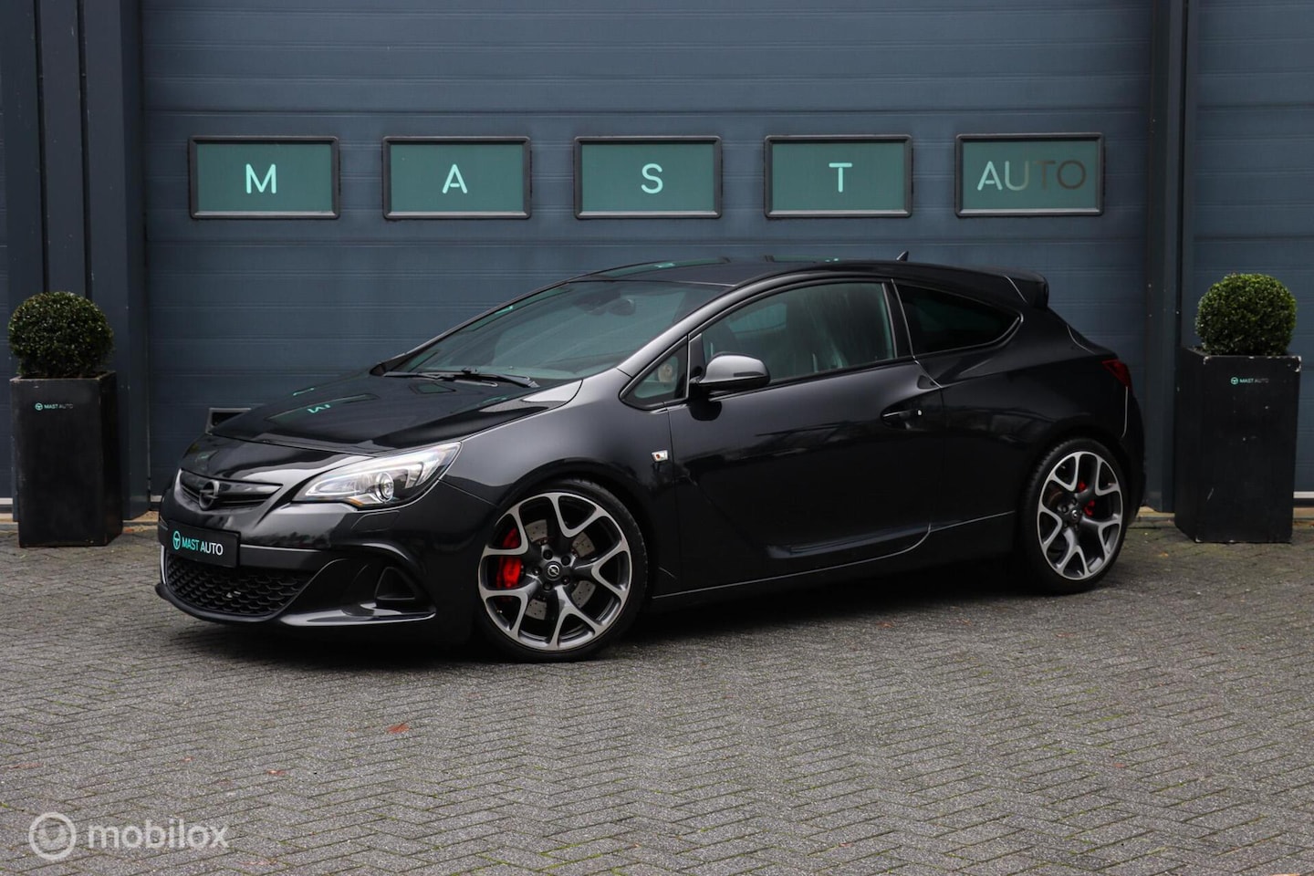 Opel Astra GTC - 2.0 Turbo OPC|Kuipstoelen|Infinity sound|Bi-xenon - AutoWereld.nl