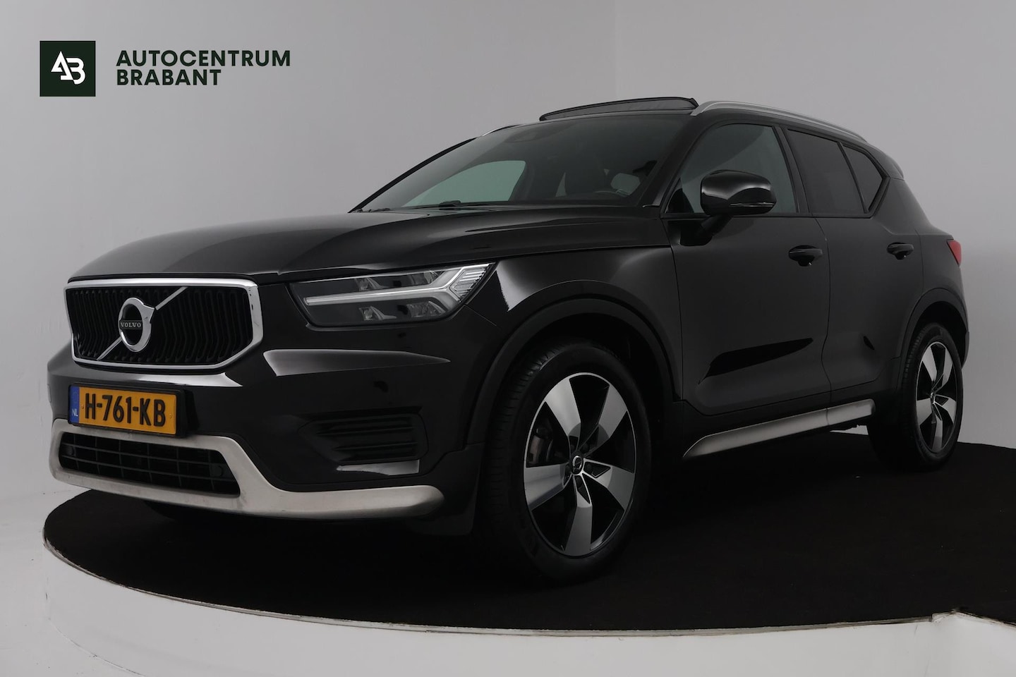 Volvo XC40 - 1.5 T3 Momentum Pro (PANORAMADAK, TREKHAAK, STOELVERWARMING, ACHTERUITRIJCAMERA, CARPLAY, - AutoWereld.nl