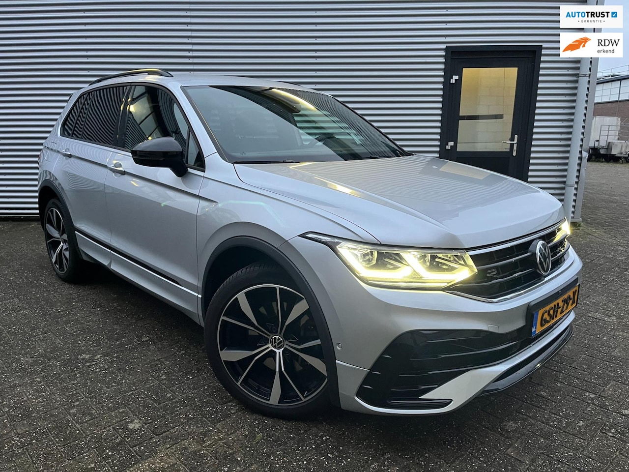 Volkswagen Tiguan - 1.4 TSI eHybrid R-Line Business+IqLight|HeadUp|Camera|Trekhaak|360camera|AdpCruise| - AutoWereld.nl