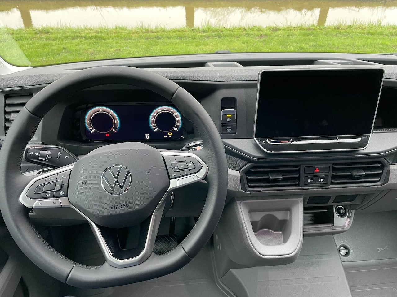 Volkswagen Crafter - Trendline 140pk automaat L3H3 GVW 3.5T | Nieuw Model | BPM vrij | Achteruitrijcamera | Cli - AutoWereld.nl