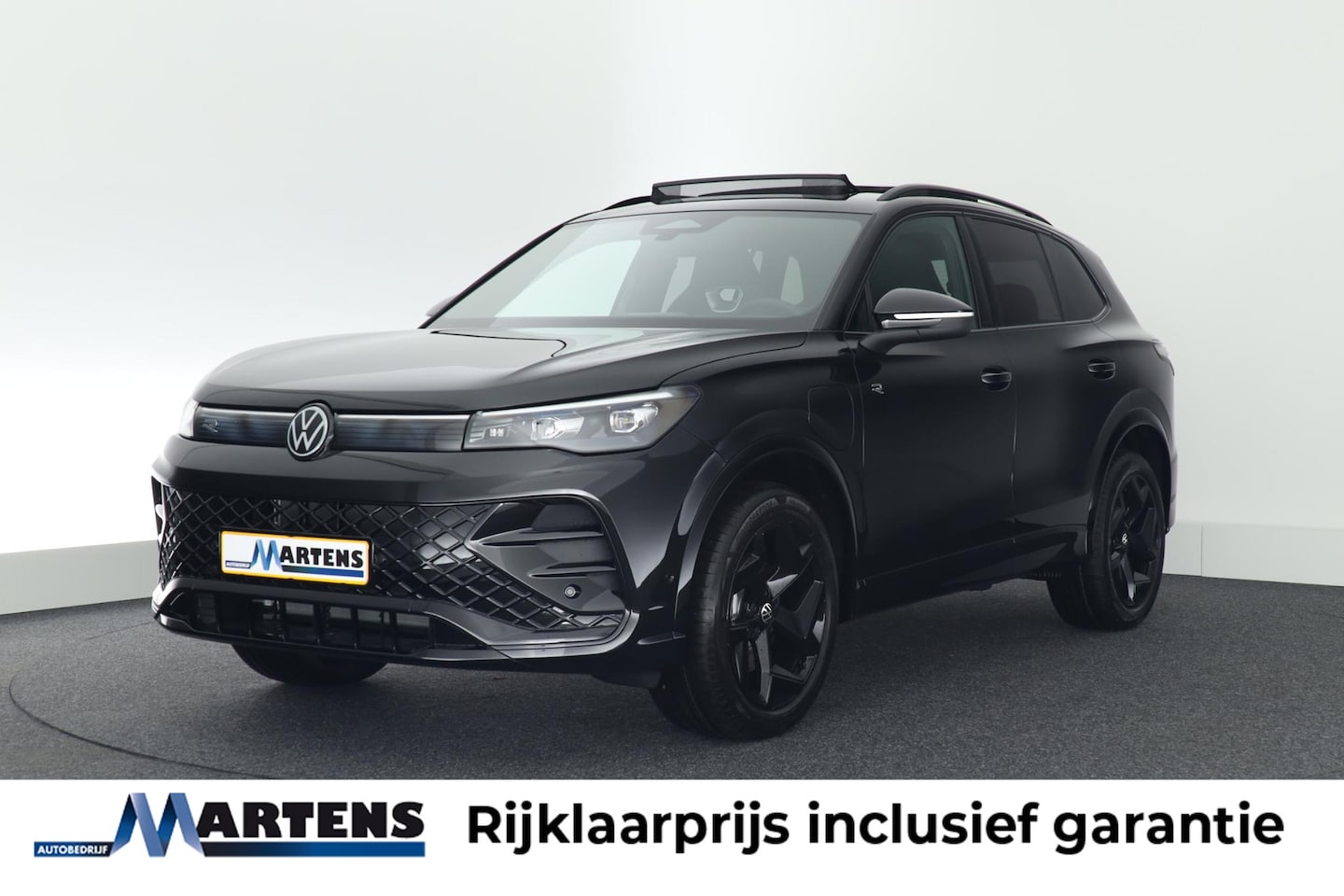 Volkswagen Tiguan - 1.5 272pk eHybrid R-Line Edition Trekhaak Camera Keyless Massage Virtual Cockpit Panoramad - AutoWereld.nl