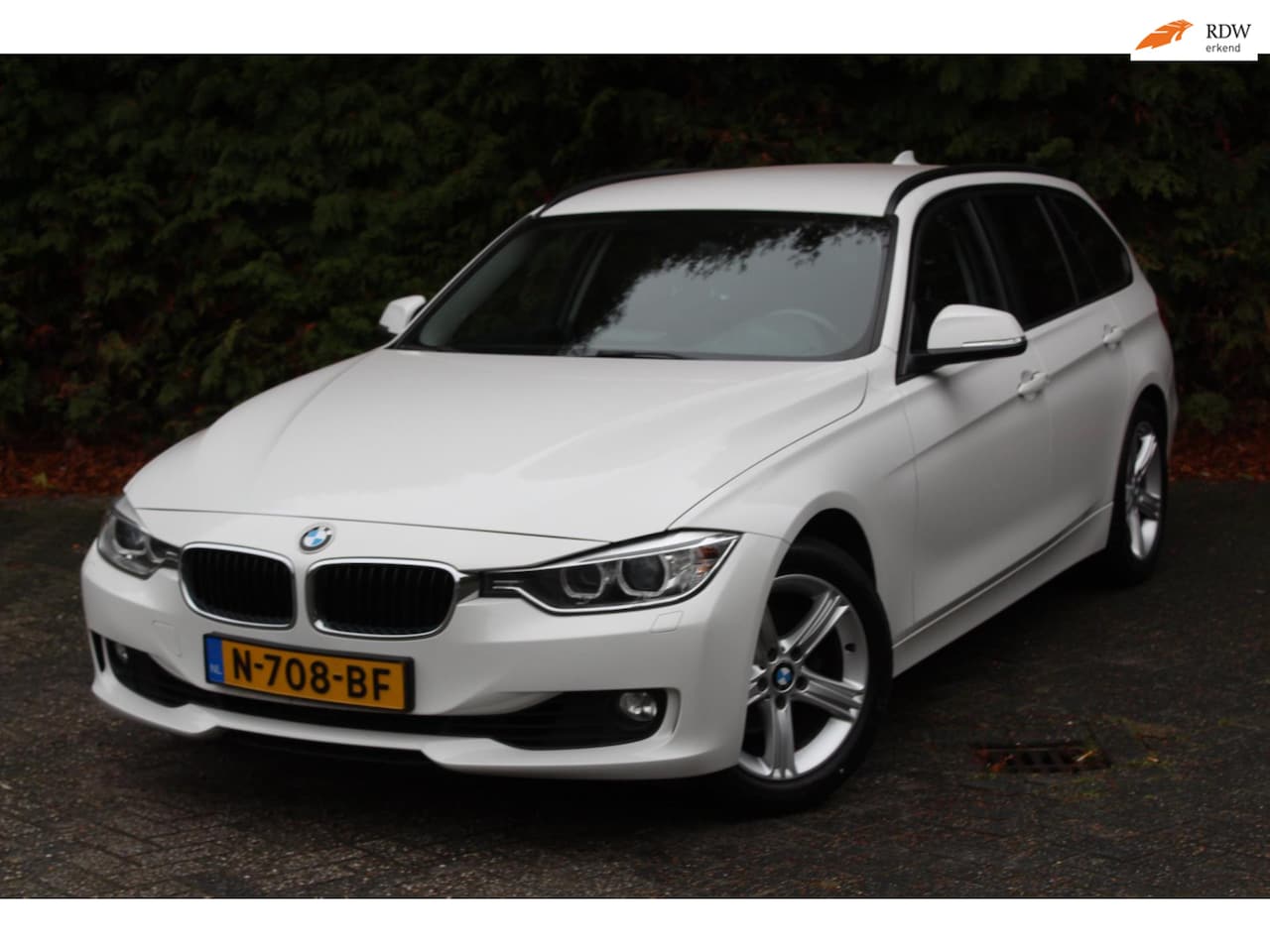 BMW 3-serie Touring - 320i High Executive 184PK Automaat | Navigatie | Trekhaak | Climate Control - AutoWereld.nl