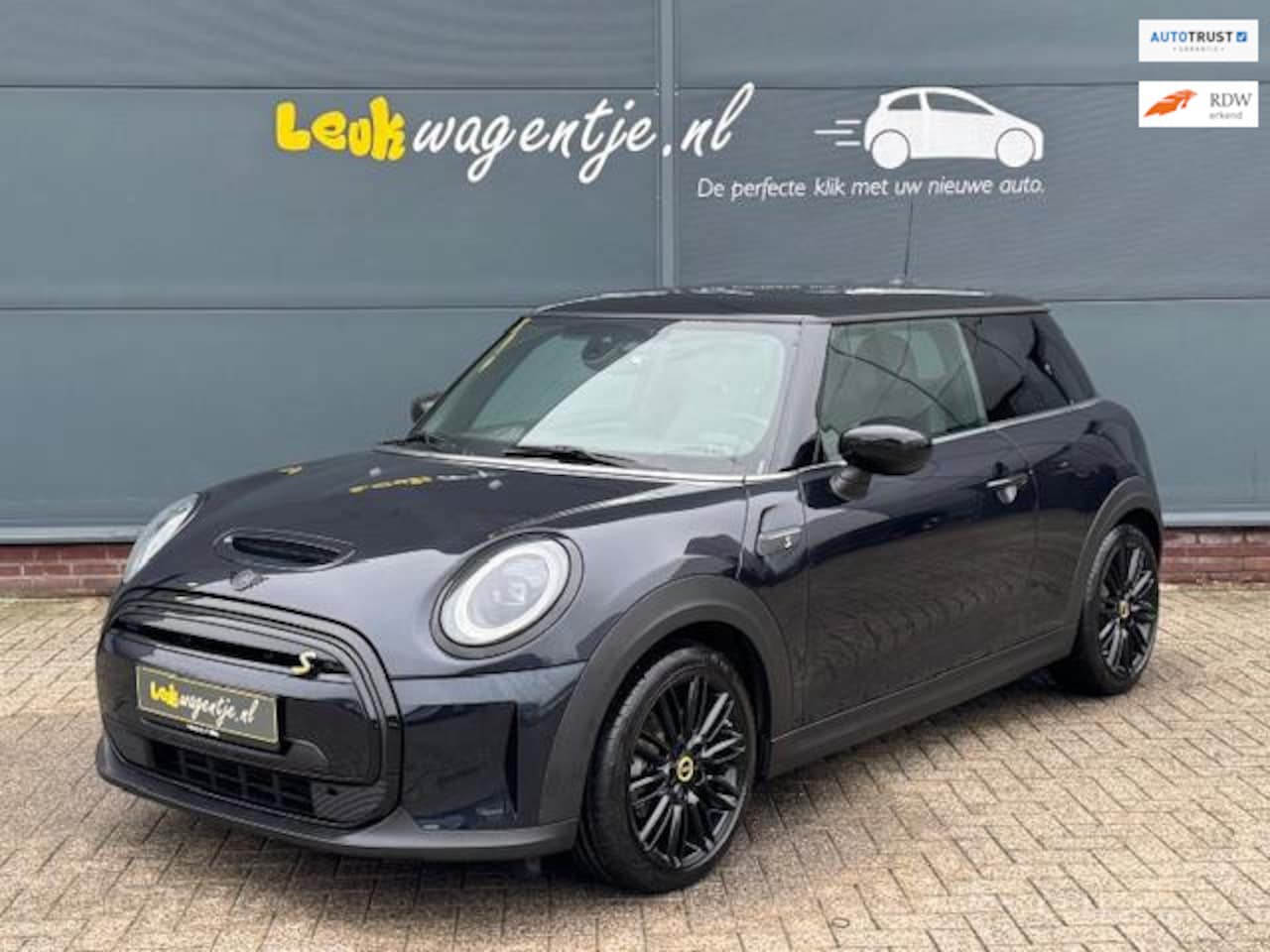 MINI Mini-Electric - Classic 33 kWh *enigmatic black *leder - AutoWereld.nl