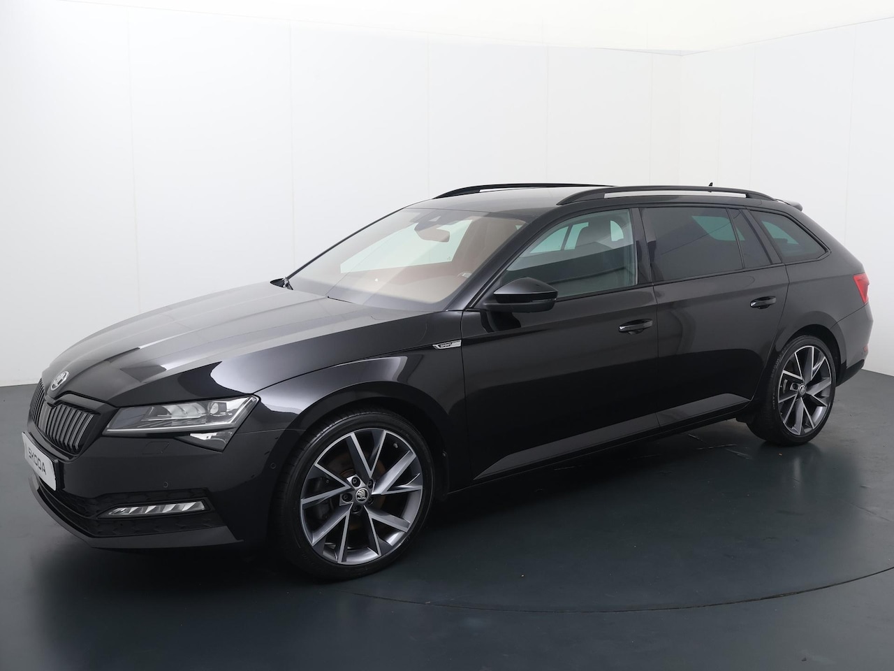 Skoda Superb Combi - 1.4 TSI iV Sportline Business | 218 PK | SoH 100% | Matrix LED koplampen | 360 Graden came - AutoWereld.nl