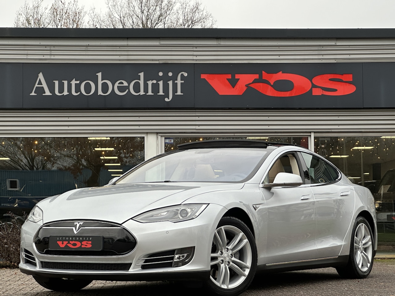 Tesla Model S - 85 Base | Panodak | Leder | Camera | Stoelverwarming - AutoWereld.nl