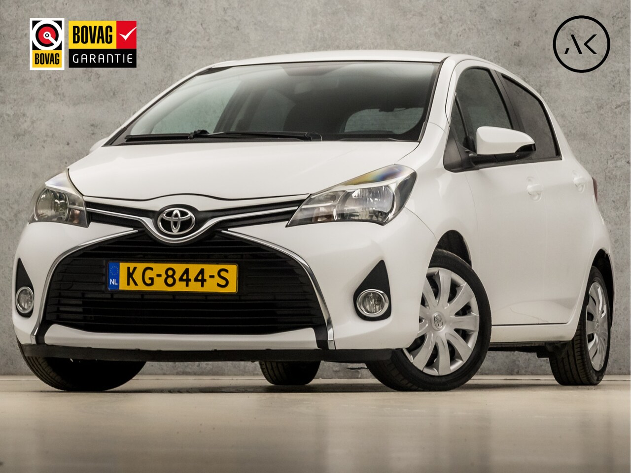 Toyota Yaris - 1.0 VVT-i Sport (SCHERM, AIRCO, BLUETOOTH, SPORTSTOELEN, MULTIFUNCTIONEEL STUURWIEL, NIEUW - AutoWereld.nl
