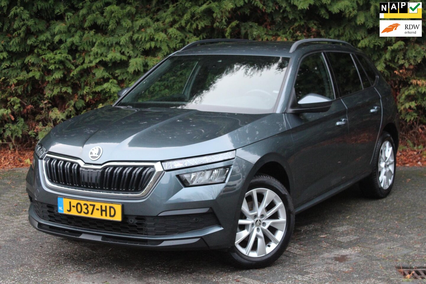 Skoda Kamiq - 1.0 TSI Sport Business 116PK Automaat | Climate Control | Apple/Android Carplay | Parkeers - AutoWereld.nl