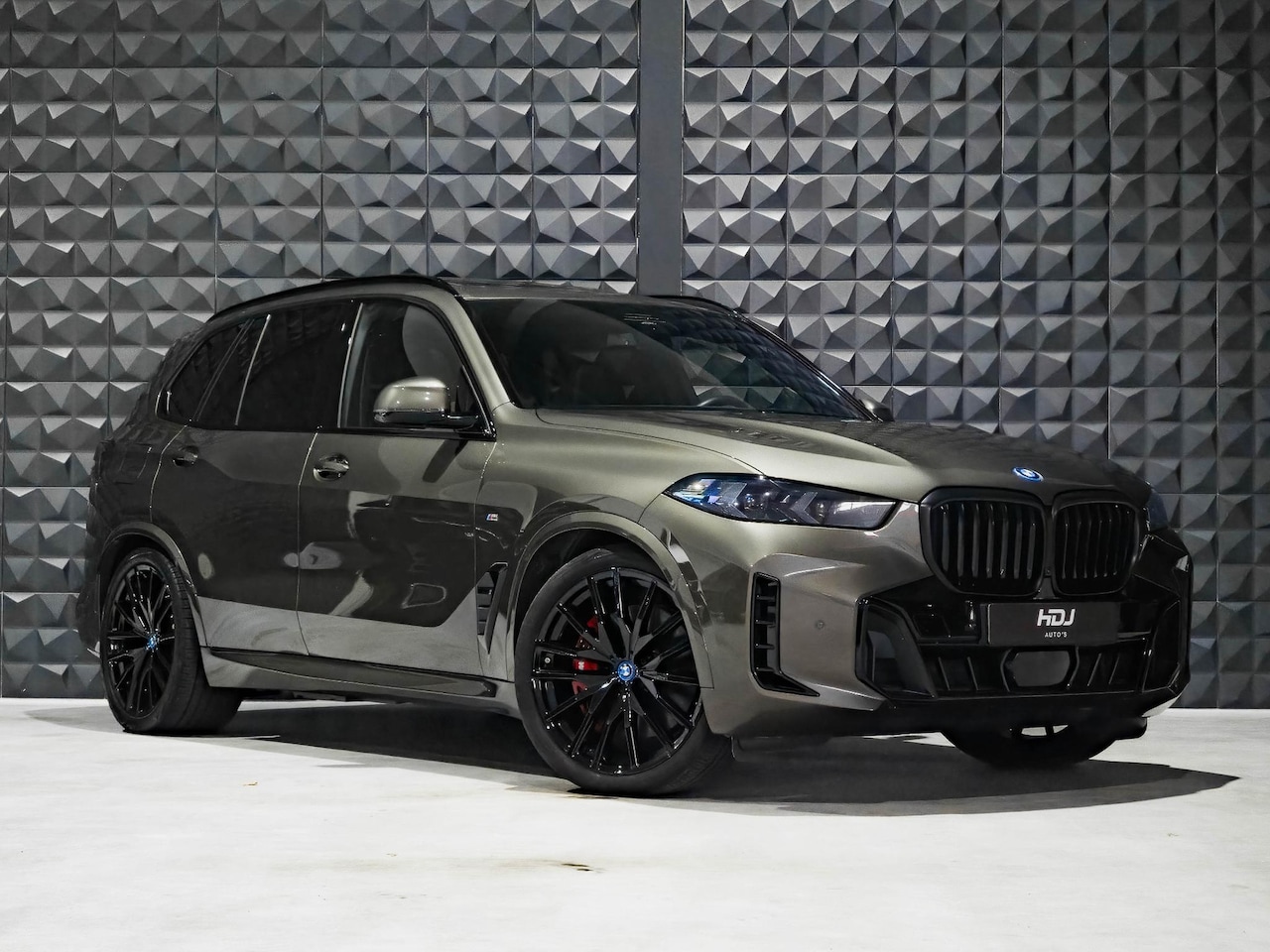BMW X5 - xDrive50e |Pano | 21"| Trekh. | H/K | Servo | Iconic | Vent. | Memo | Drive Pro | Travel | - AutoWereld.nl
