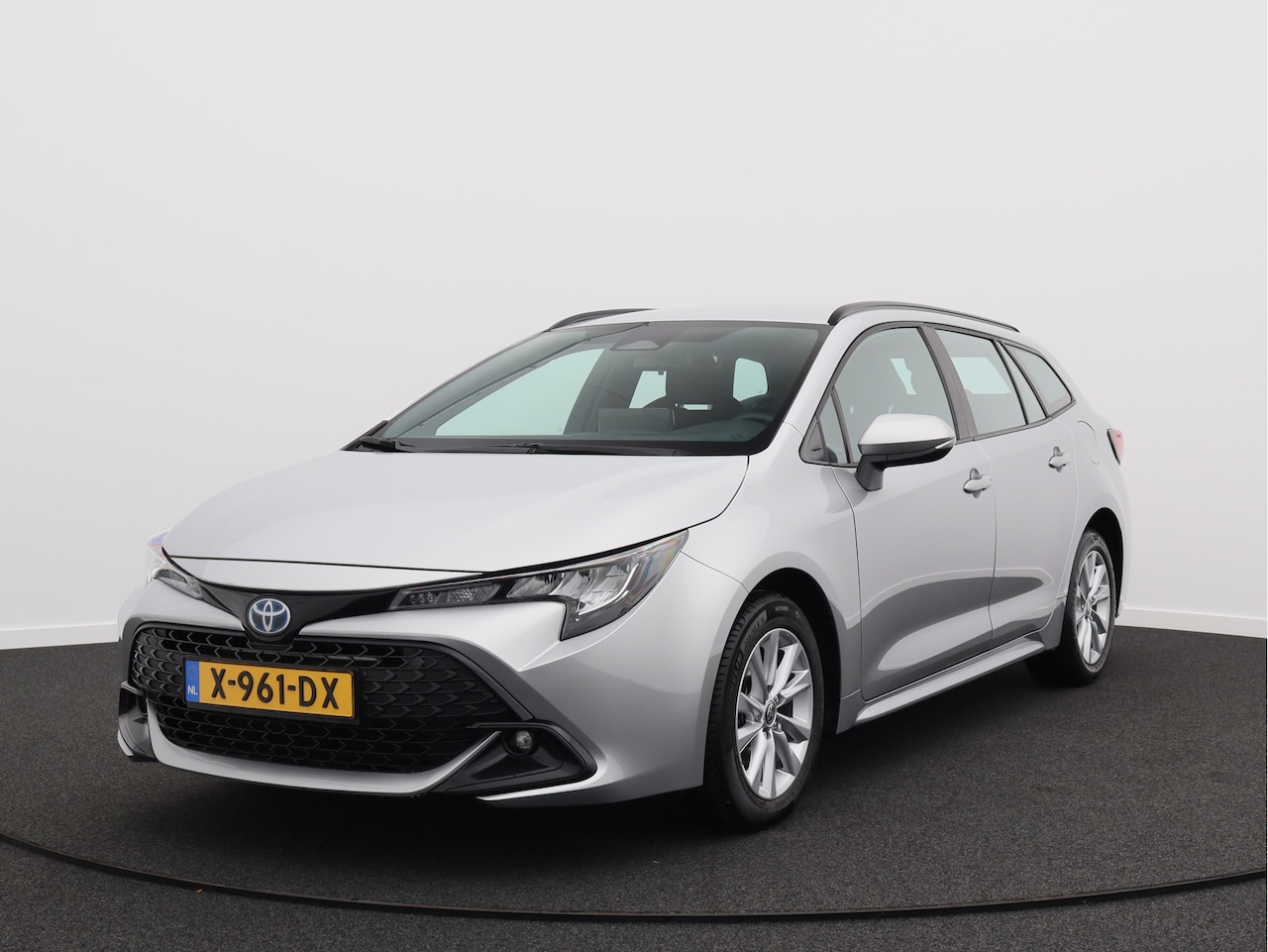Toyota Corolla Touring Sports - Hybrid 140 Active/ lage km/ zeer mooi! - AutoWereld.nl
