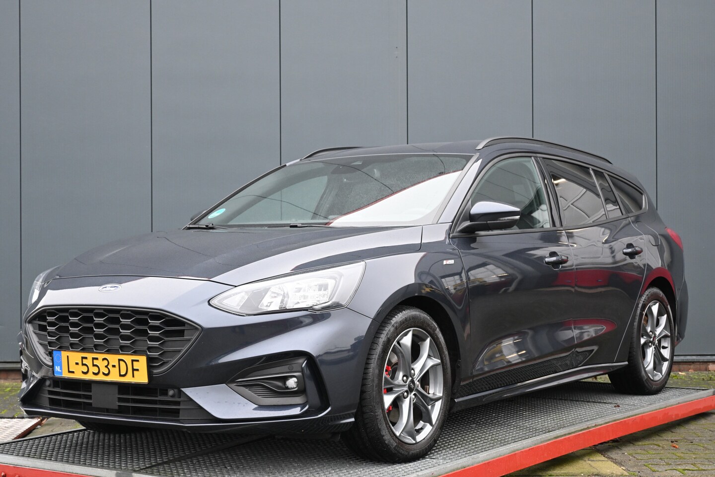 Ford Focus Wagon - 1.0 EcoBoost Hybrid ST Line X Business trekhaak - AutoWereld.nl