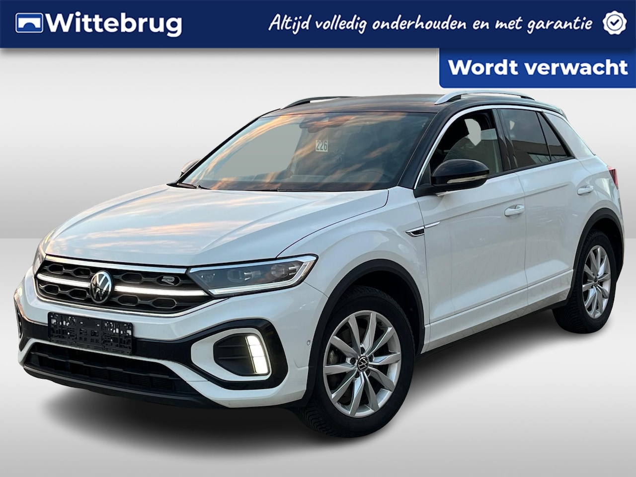 Volkswagen T-Roc - 1.5 TSI DSG R-Line / Lederen Bekleding / Zwart Dak / Elek. Verstelbare Bestuurdersstoel me - AutoWereld.nl