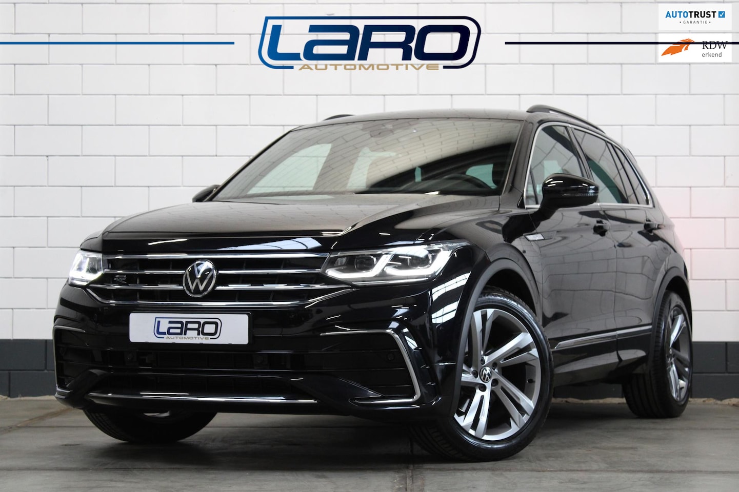 Volkswagen Tiguan - 1.5 TSI R-Line | IQ.Lights Cam ACC CarPlay Stoelver. Virtual - AutoWereld.nl