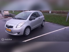Toyota Yaris - 1.0 VVTi Spirit airco cv el ramen apk tot 2027