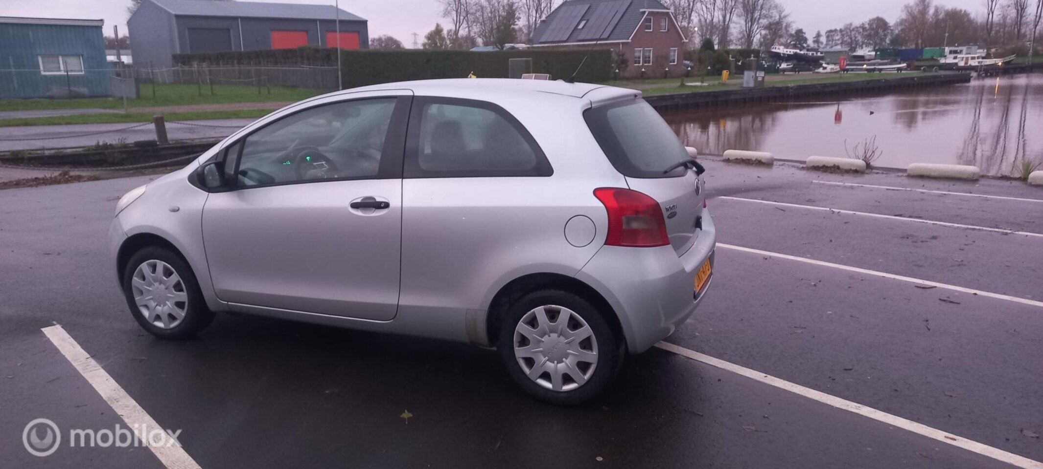 Toyota Yaris - 1.0 VVTi Spirit airco cv el ramen apk tot 2027