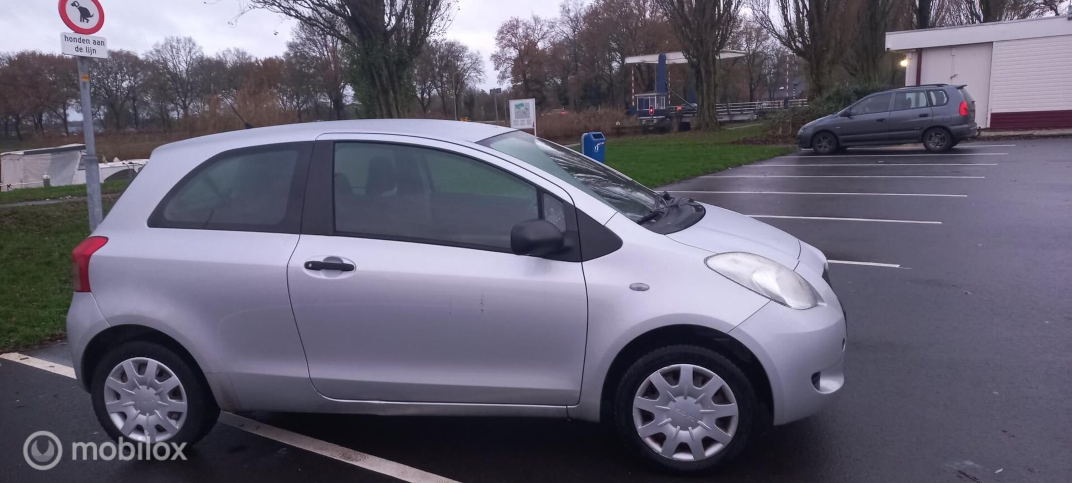 Toyota Yaris - 1.0 VVTi Spirit airco cv el ramen apk tot 2027