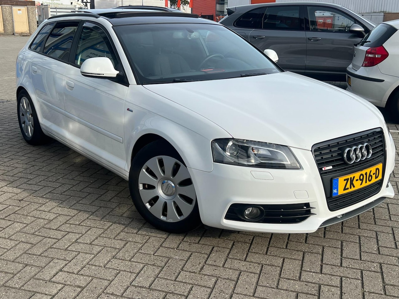 Audi A3 Sportback - 1.4 TFSI 92KW S-tronic PANO - AutoWereld.nl