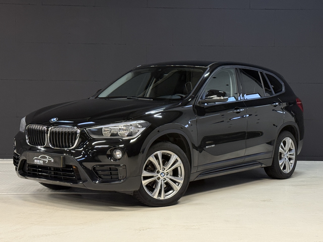 BMW X1 - sDrive18i Executive | Leder | Sportstoelen | Stoelverwarming | Navi - AutoWereld.nl