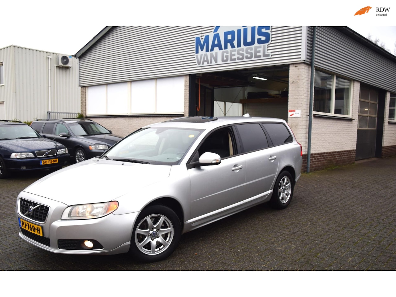 Volvo V70 - 2.4 D5 AWD Momentum 2.4 D5 AWD Momentum 185 pk - AutoWereld.nl