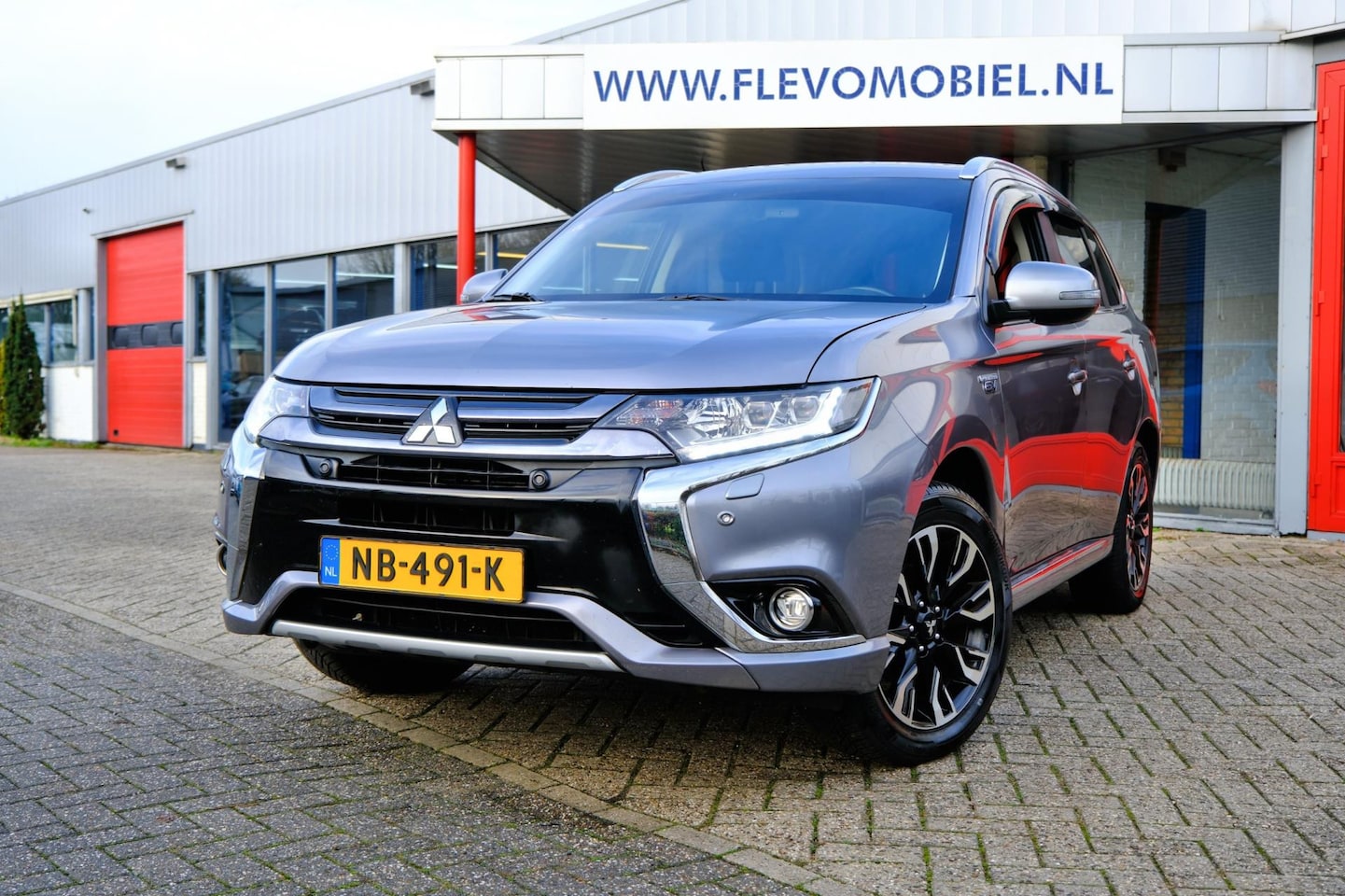 Mitsubishi Outlander - 2.0 PHEV Premium Aut. Clima|LMV|PDC|Camera|LMV - AutoWereld.nl