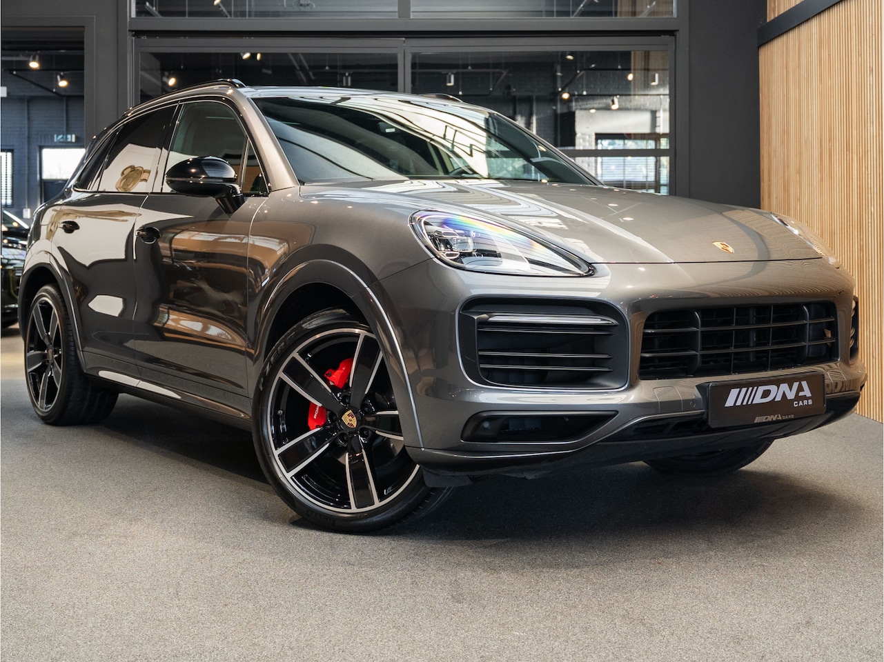 Porsche Cayenne - 3.0 V6 Sport Design Pano 3.0 Stoelkoeling 18-weg Sport - AutoWereld.nl