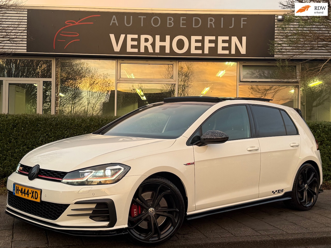 Volkswagen Golf - 2.0 TSI GTI TCR - PANORAMADAK - APPLE CARPLAY - PARK CAMERA - STOEL VERW - PARK CAMERA ! - AutoWereld.nl