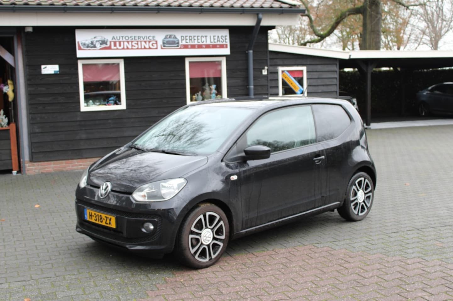 Volkswagen Up! - 1.0 HIGH UP! BlueMotion Leer Navi Cruise Stoelverwarming - AutoWereld.nl