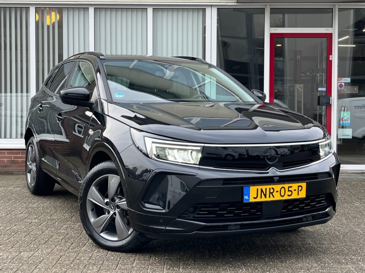 Opel Grandland - 1.2 Turbo GS Line Automaat I Camera I Carplay I Comfort Stoelen I Full Led - AutoWereld.nl