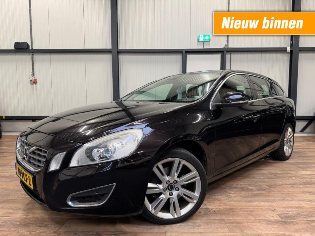 Volvo V60 - 1.6 T4 Summum / AUTOMAAT / LEDER / MEMORY SEATS / CLIMA / - AutoWereld.nl