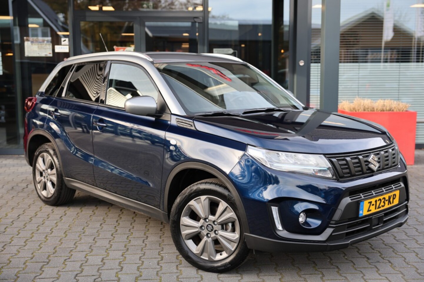 Suzuki Vitara - 1.5 HYBRID SELECT RHINO EDITION A/T 5 SITZ - AutoWereld.nl