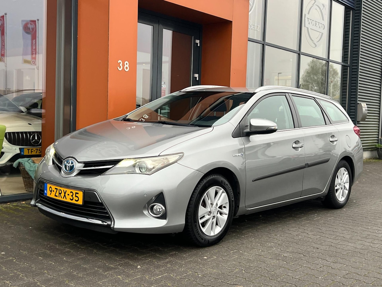 Toyota Auris Touring Sports - 1.8 Hybrid|Aut.|Cam|Navi|Cruise - AutoWereld.nl