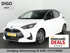 Toyota Yaris - 1.5 HYBRID AUTOMAAT BLACK & WHITE GARANTIE 8-2033 NAVIGATIE.CLIMA.CRUISE